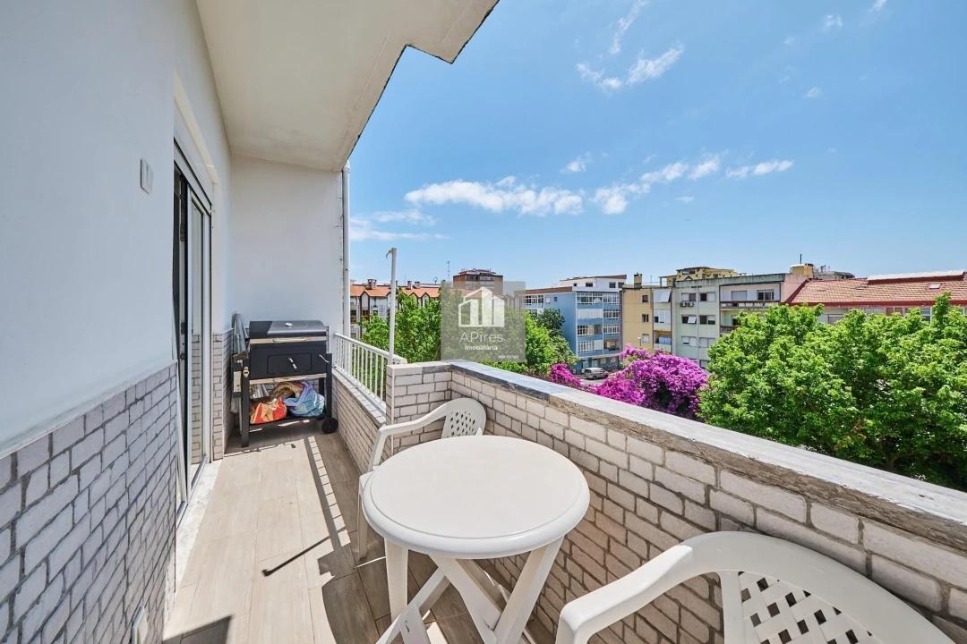 Apartamento T3 para Venda em Costa da Caparica Foto 2