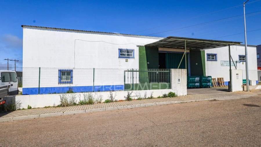Armazém para Venda em São Bento do Cortiço e Santo Estêvão