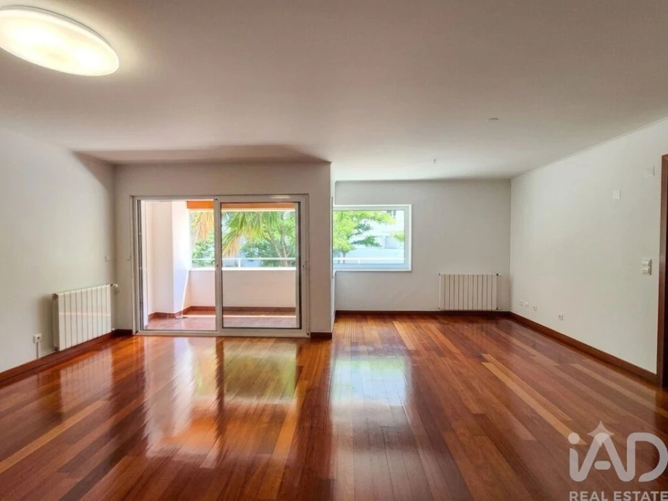 Apartamento T3 para Arrendamento em Lumiar Foto 1