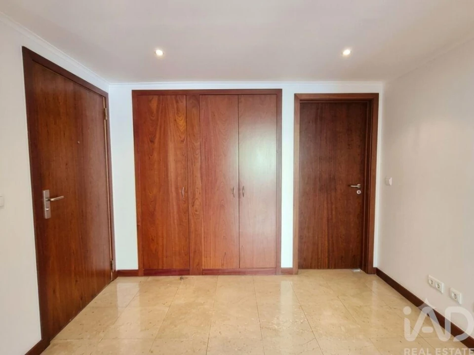 Apartamento T3 para Arrendamento em Lumiar Foto 13