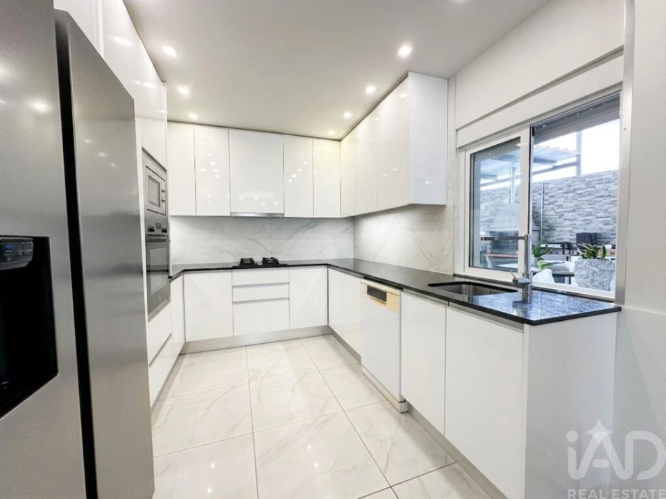 Moradia T3 para Venda em Arcozelo Foto 2