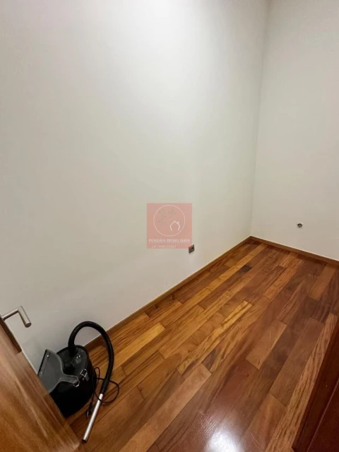 Apartamento T4 para Venda em Póvoa de Varzim, Beiriz e Argivai
