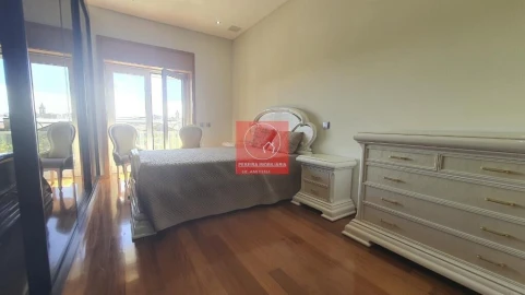 Apartamento T4 para Venda em Póvoa de Varzim, Beiriz e Argivai