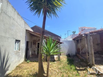 Moradia T2 para Venda em Peral