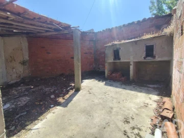 Moradia T2 para Venda em Peral