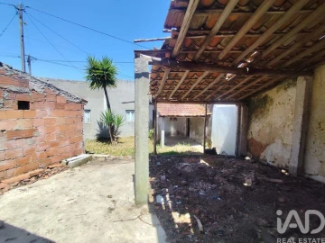 Moradia T2 para Venda em Peral