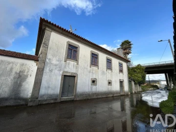Moradia T3 para Venda em Mazarefes e Vila Fria