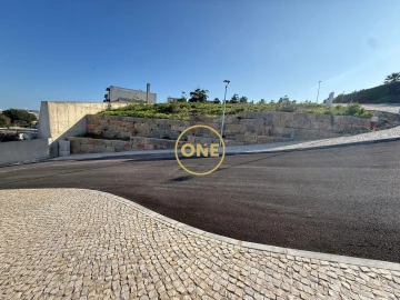 Terreno para Venda em Albufeira e Olhos de Água