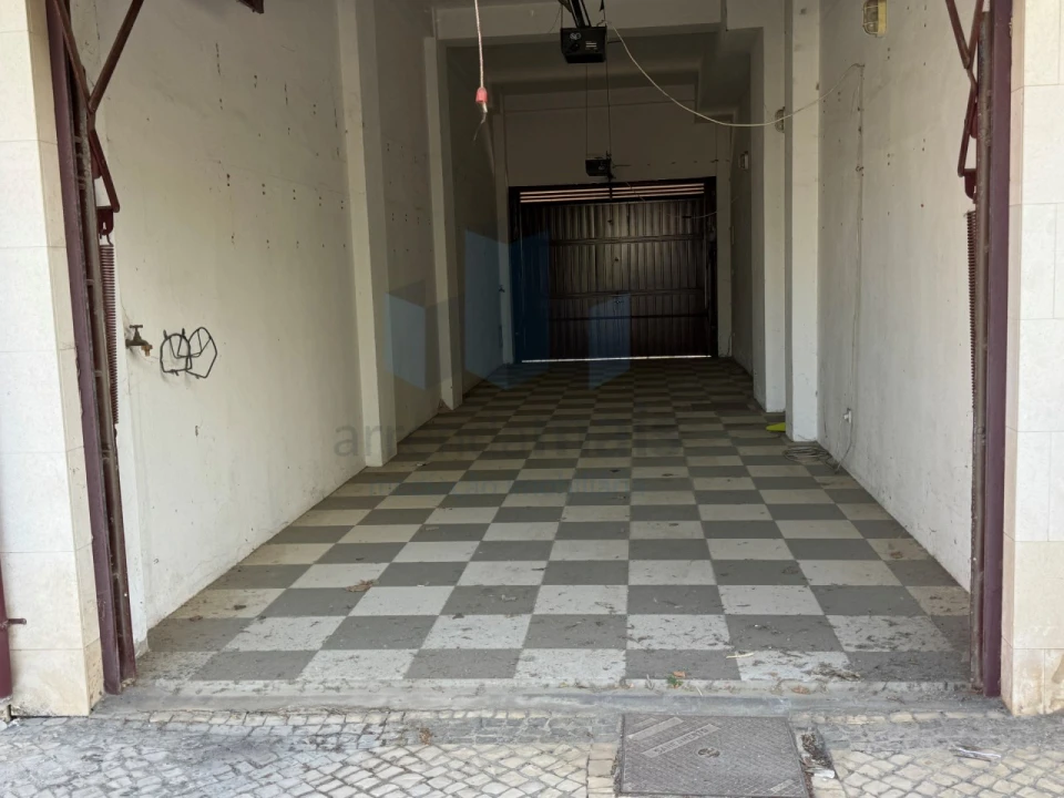 Apartamento T3 para Arrendamento em Santo Antonio dos Olivais Foto 20