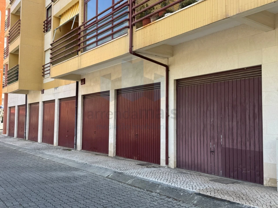 Apartamento T3 para Arrendamento em Santo Antonio dos Olivais Foto 21