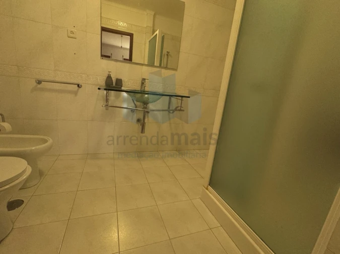 Apartamento T3 para Arrendamento em Santo Antonio dos Olivais Foto 17