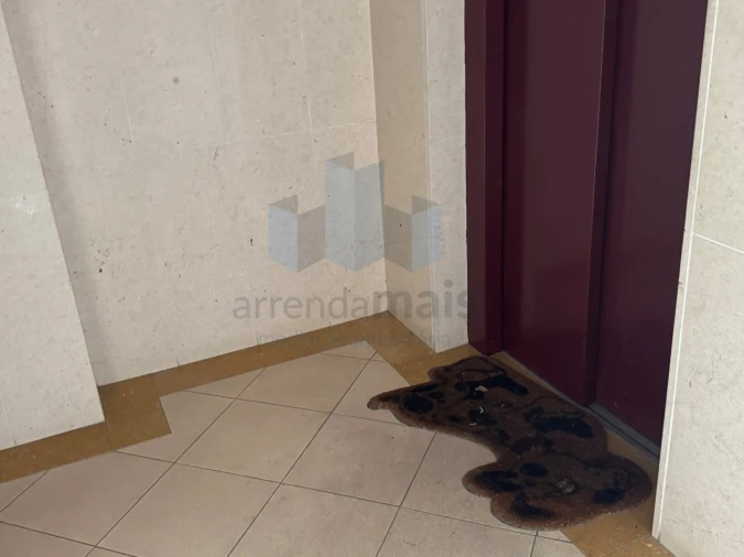 Apartamento T3 para Arrendamento em Santo Antonio dos Olivais Foto 19