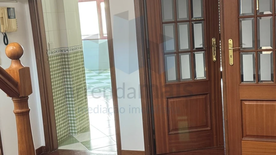 Apartamento T3 para Arrendamento em Santo Antonio dos Olivais