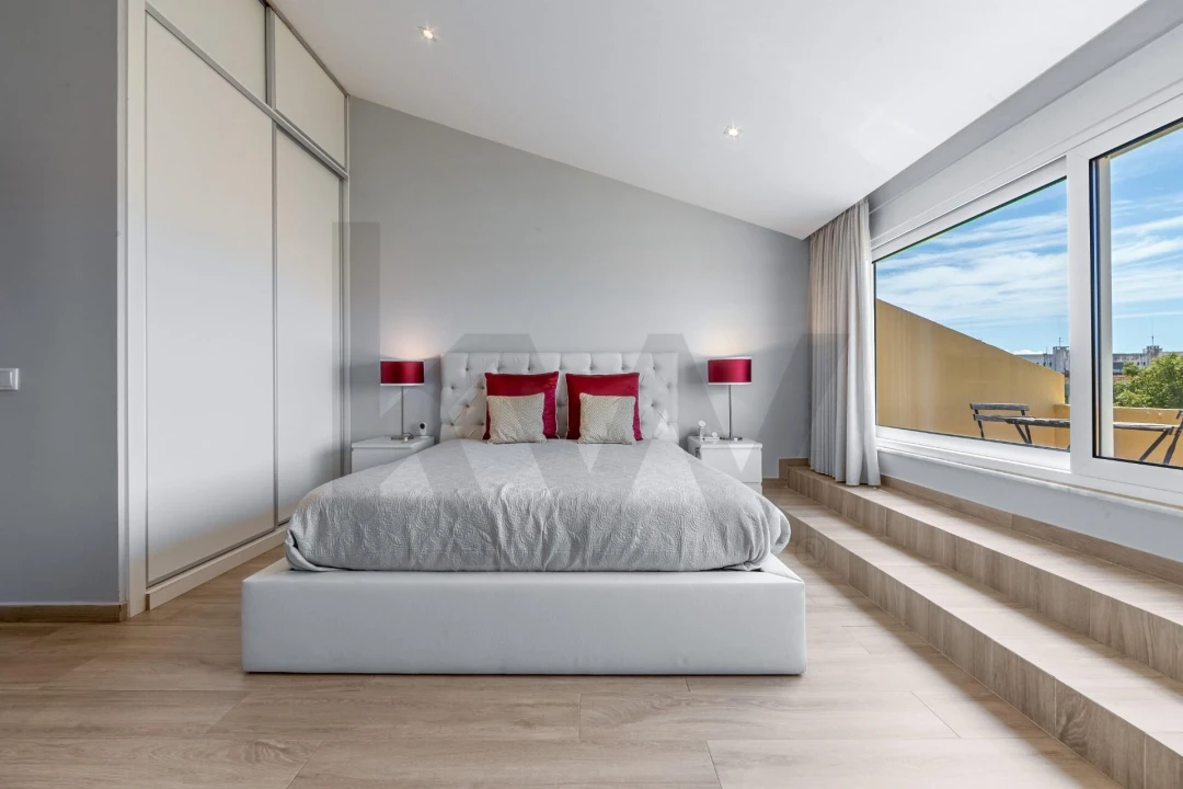 Apartamento T4 para Venda em Oeiras e São Julião da Barra, Paço de Arcos e Caxias Foto 1