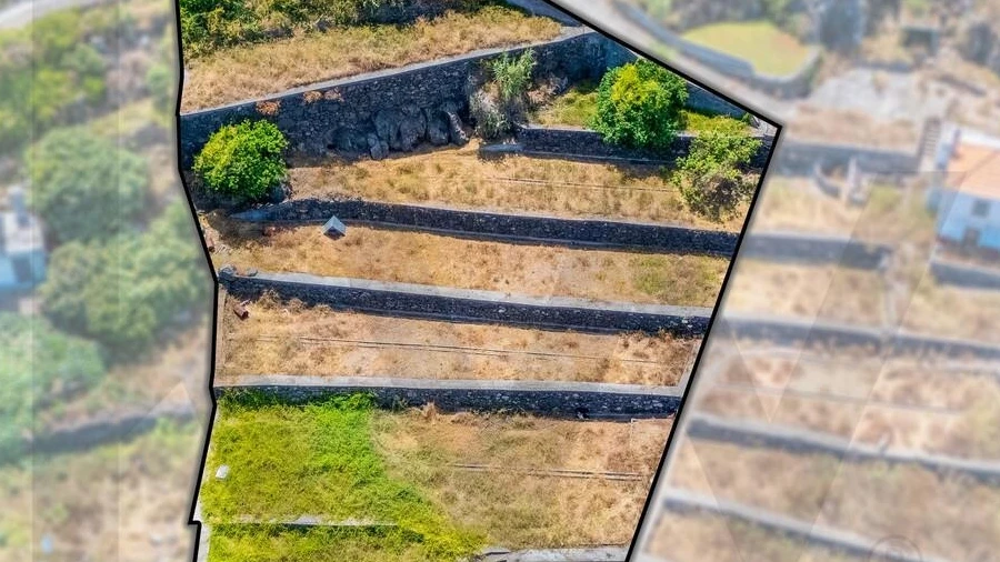 Terreno para Venda em Caniço