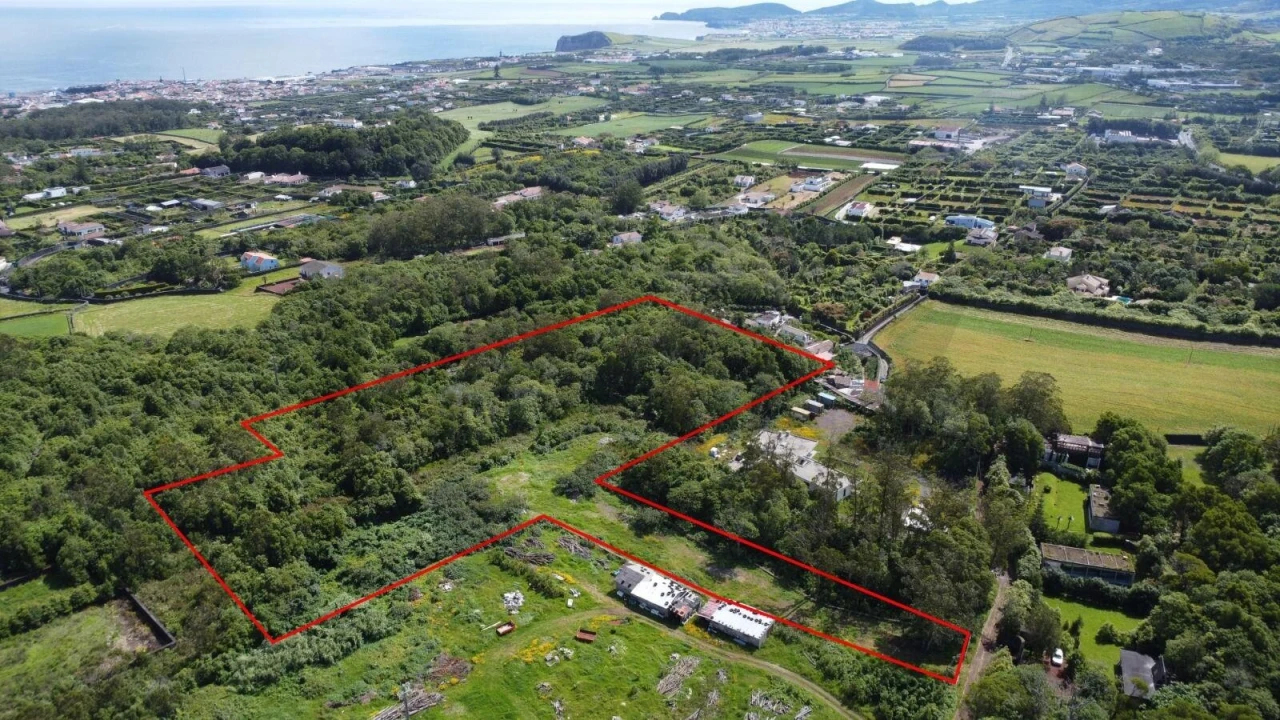 Terreno para Venda em Rabo de Peixe Foto 2