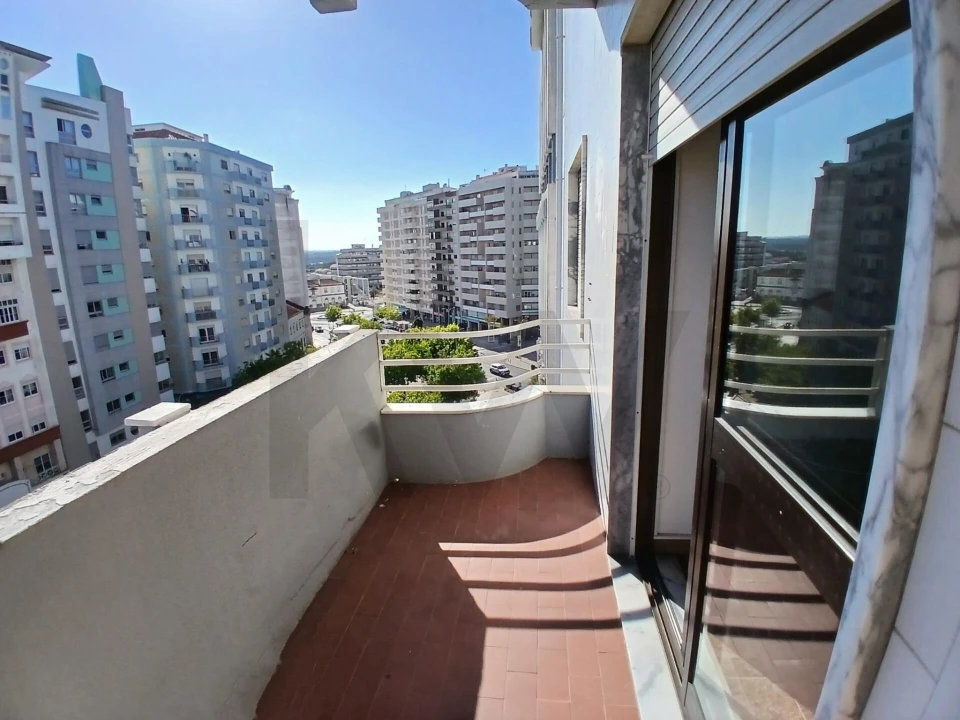 Apartamento T3 para Arrendamento em Nossa Senhora do Pópulo, Coto e São Gregório Foto 1