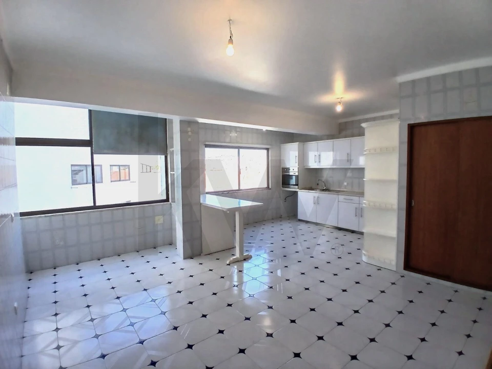 Apartamento T3 para Arrendamento em Nossa Senhora do Pópulo, Coto e São Gregório Foto 4