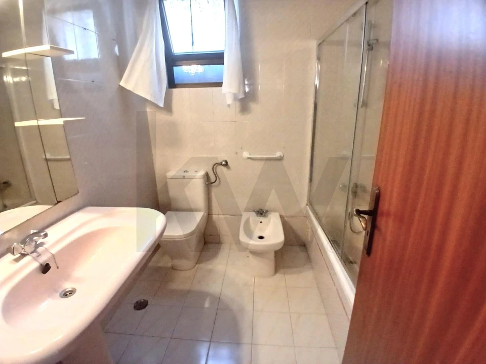 Apartamento T3 para Arrendamento em Nossa Senhora do Pópulo, Coto e São Gregório Foto 19