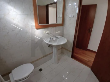 Apartamento T3 para Arrendamento em Nossa Senhora do Pópulo, Coto e São Gregório