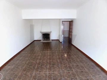 Apartamento T3 para Arrendamento em Nossa Senhora do Pópulo, Coto e São Gregório
