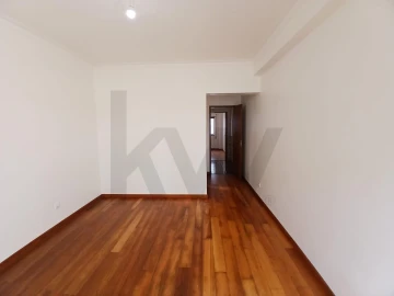 Apartamento T3 para Arrendamento em Nossa Senhora do Pópulo, Coto e São Gregório