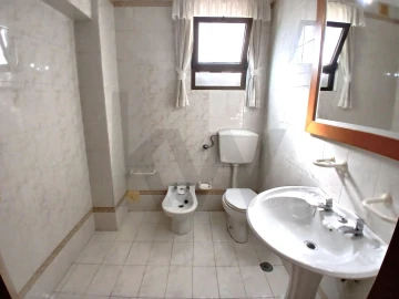 Apartamento T3 para Arrendamento em Nossa Senhora do Pópulo, Coto e São Gregório