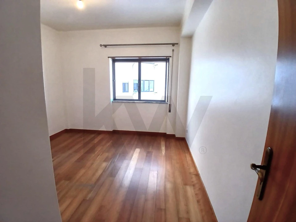 Apartamento T3 para Arrendamento em Nossa Senhora do Pópulo, Coto e São Gregório Foto 16