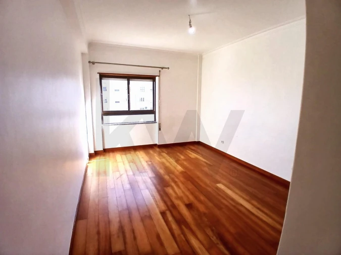 Apartamento T3 para Arrendamento em Nossa Senhora do Pópulo, Coto e São Gregório Foto 13