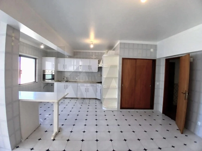 Apartamento T3 para Arrendamento em Nossa Senhora do Pópulo, Coto e São Gregório Foto 5