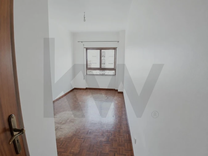 Apartamento T3 para Arrendamento em Nossa Senhora do Pópulo, Coto e São Gregório Foto 7