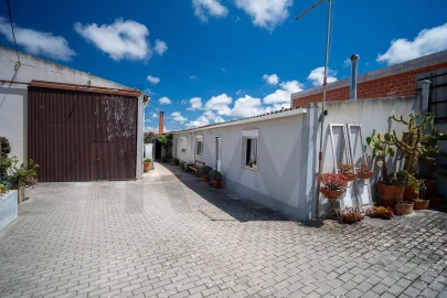 Moradia T3 para Venda em Santa Maria, São Pedro e Matacães
