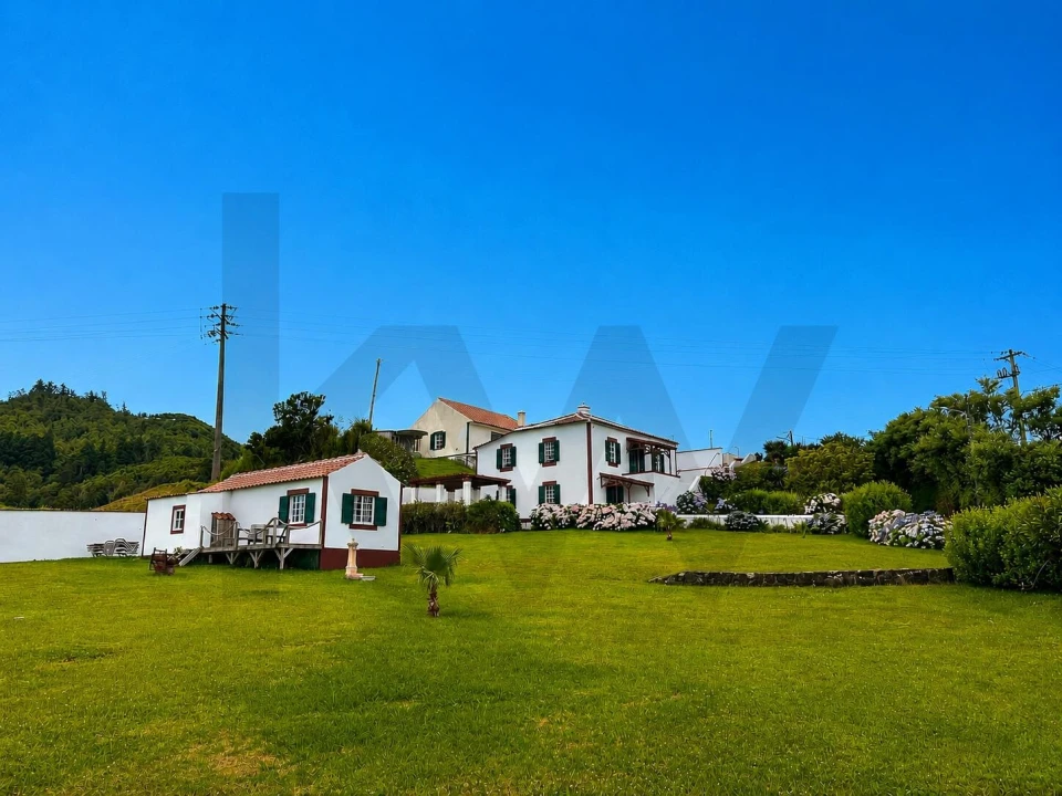 Moradia T2 para Venda em Santo Espirito Foto 1