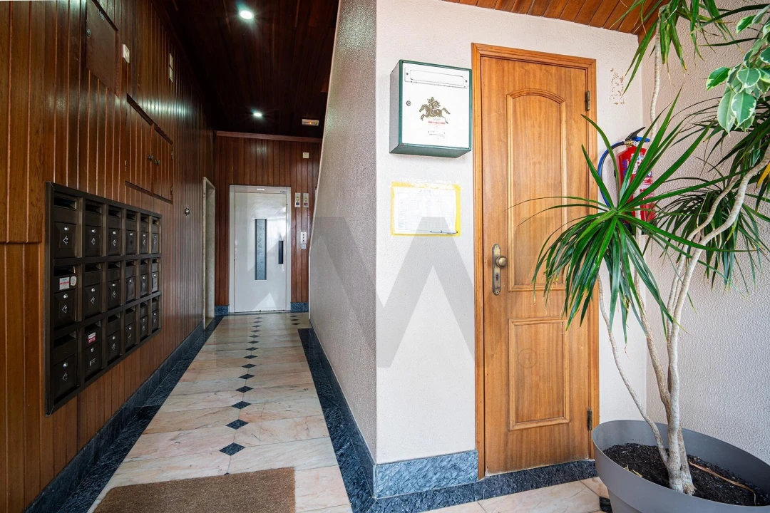 Apartamento T2 para Venda em Loures Foto 3