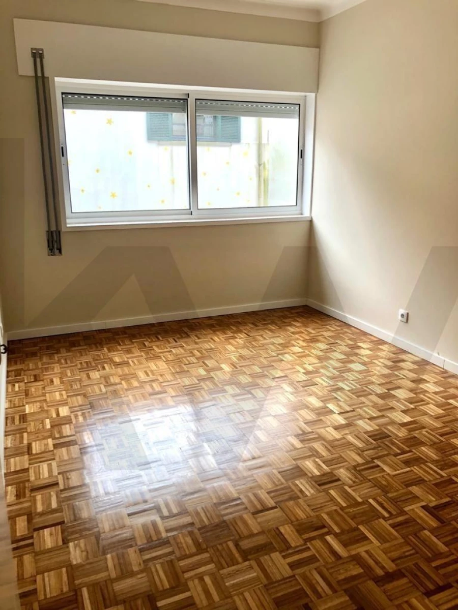 Apartamento T2 para Arrendamento em Ramalde Foto 6