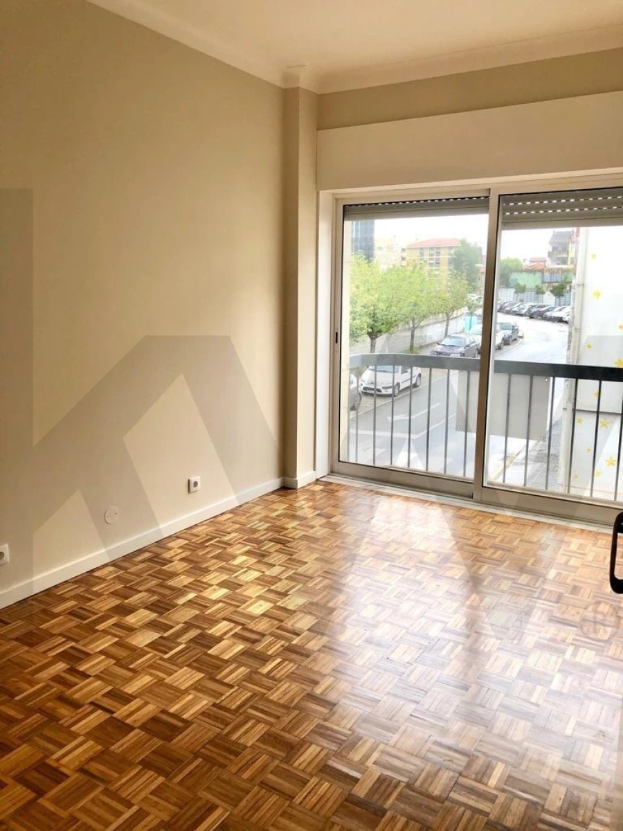 Apartamento T2 para Arrendamento em Ramalde Foto 7
