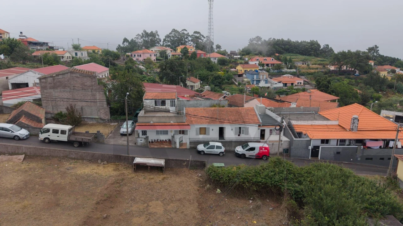 Moradia T3 para Venda em Camacha Foto 1