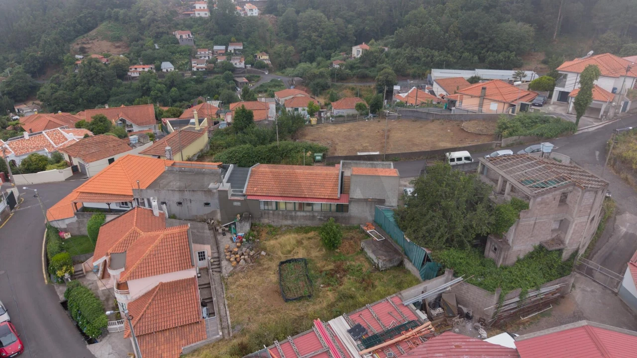 Moradia T3 para Venda em Camacha Foto 2