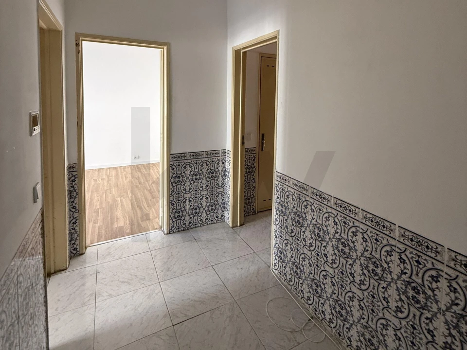 Apartamento T2 para Venda em Porto Salvo Foto 2