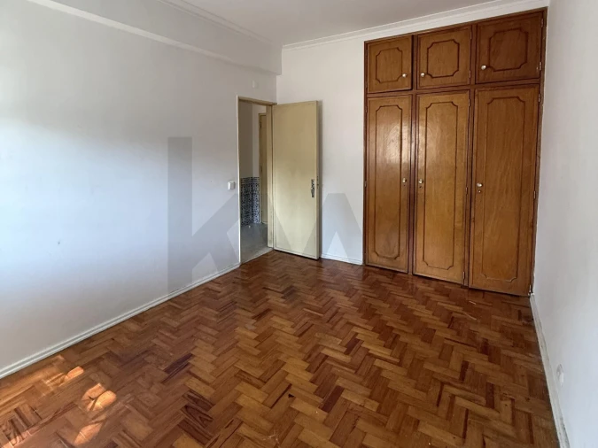 Apartamento T2 para Venda em Porto Salvo Foto 5