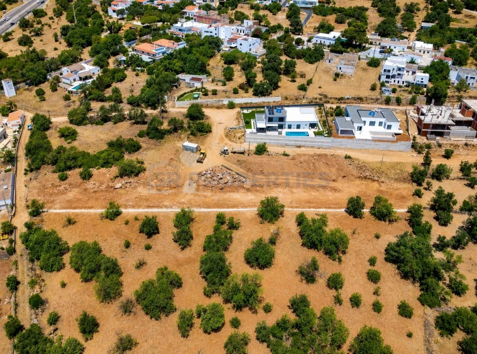 Terreno para Venda em Santa Barbara de Nexe Foto 13