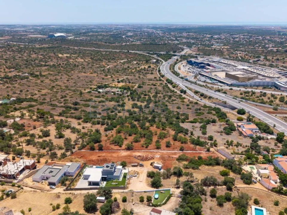 Terreno para Venda em Santa Barbara de Nexe Foto 1