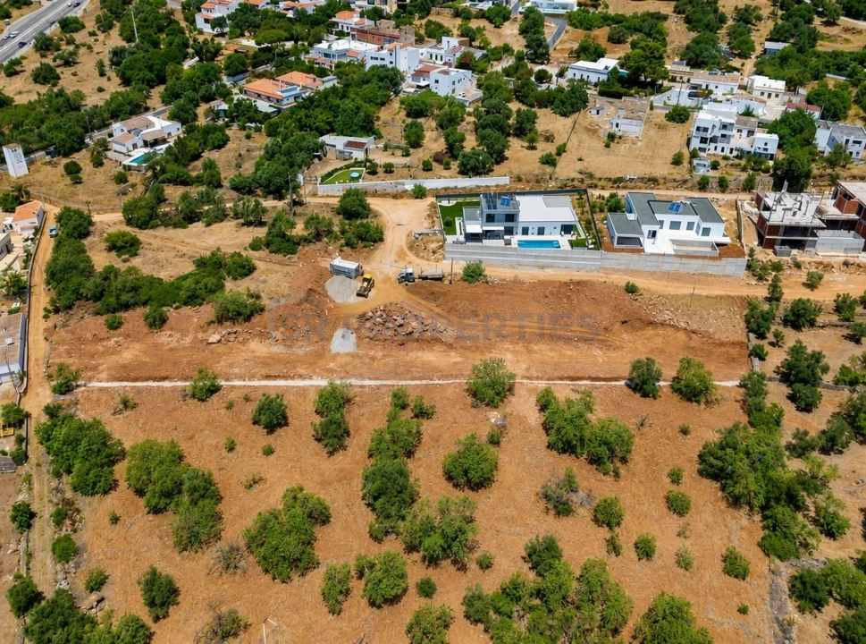 Terreno para Venda em Santa Barbara de Nexe Foto 13
