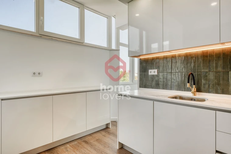 Apartamento T2 para Venda em Venteira Foto 4