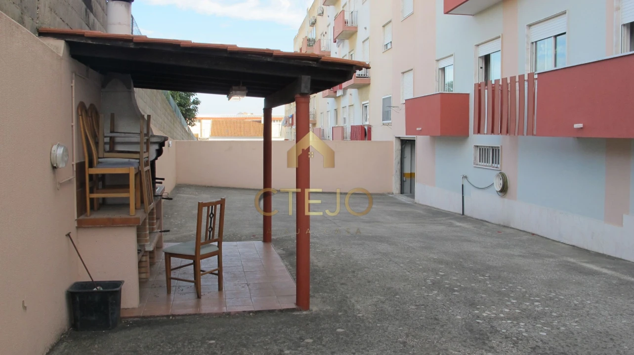 Apartamento T2 para Venda em Santa Iria de Azoia, São João da Talha e Bobadela Foto 24