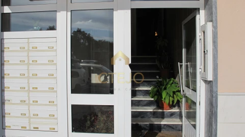 Apartamento T2 para Venda em Santa Iria de Azoia, São João da Talha e Bobadela