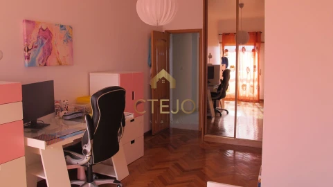 Apartamento T2 para Venda em Santa Iria de Azoia, São João da Talha e Bobadela