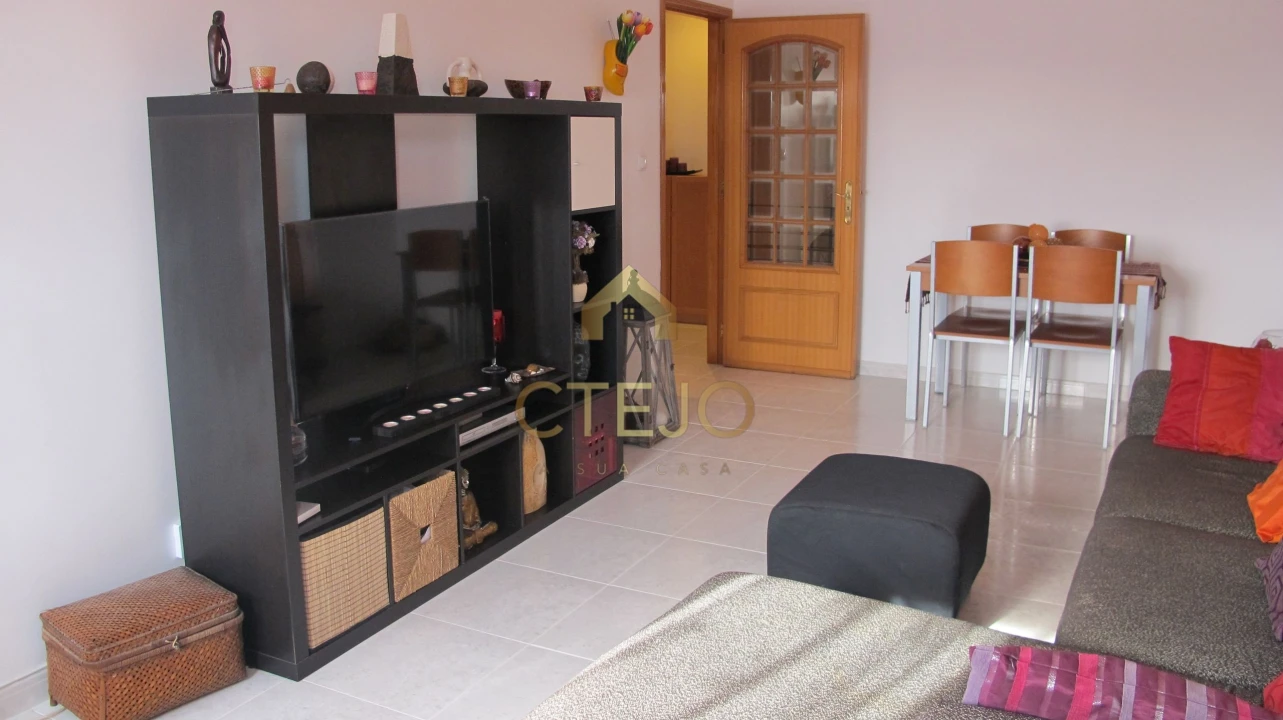 Apartamento T2 para Venda em Santa Iria de Azoia, São João da Talha e Bobadela Foto 3