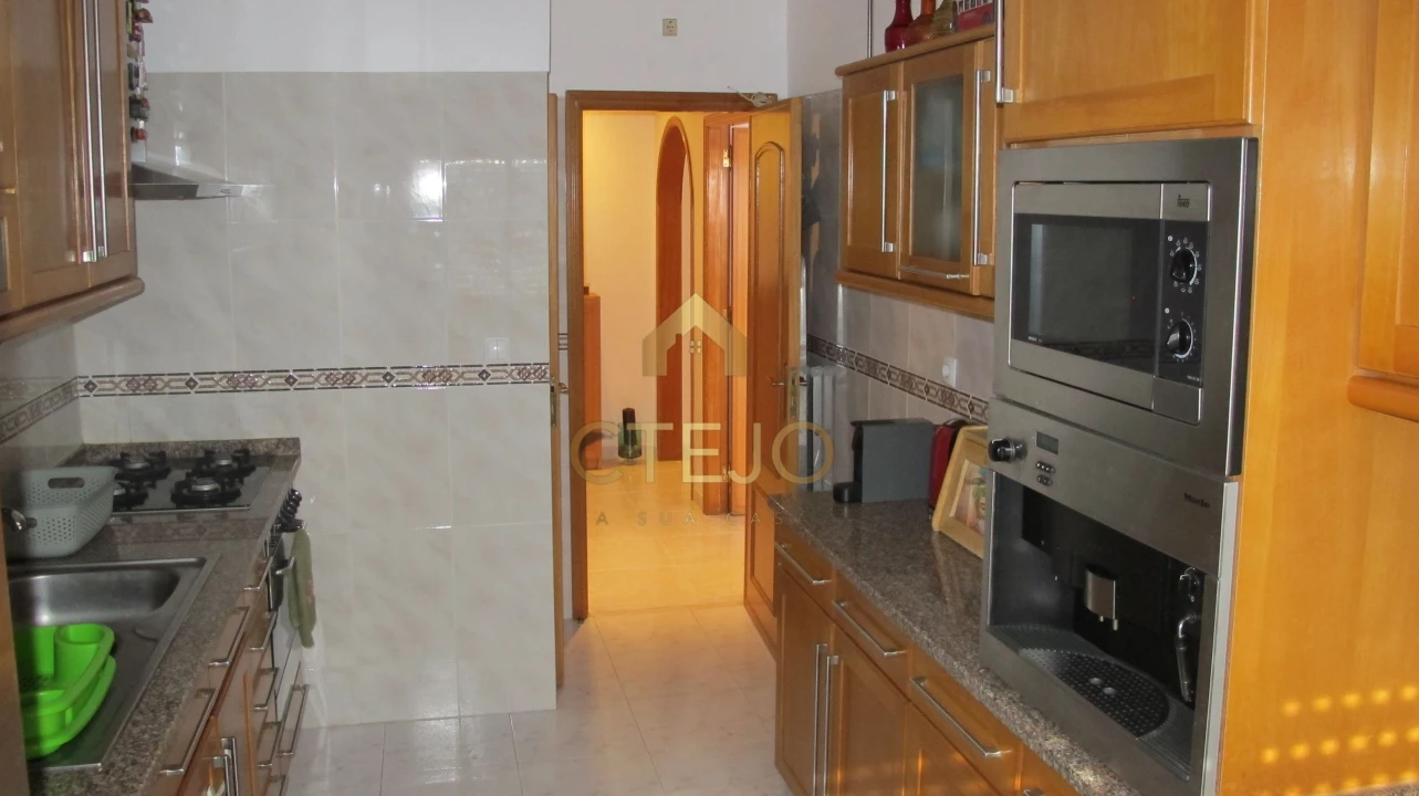 Apartamento T2 para Venda em Santa Iria de Azoia, São João da Talha e Bobadela Foto 9