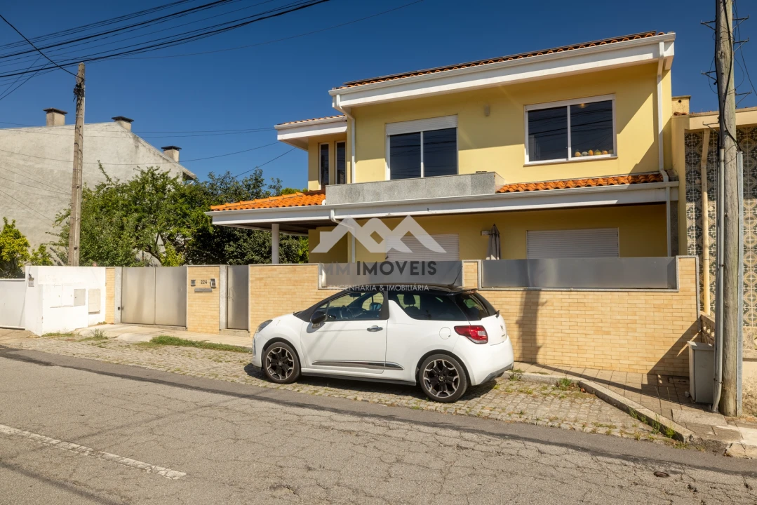 Terreno para Venda em Cidade da Maia Foto 2